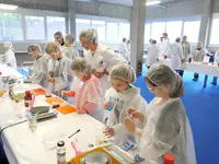 Labor-Action für kleine Forscher beim Heel Junior Tag. 