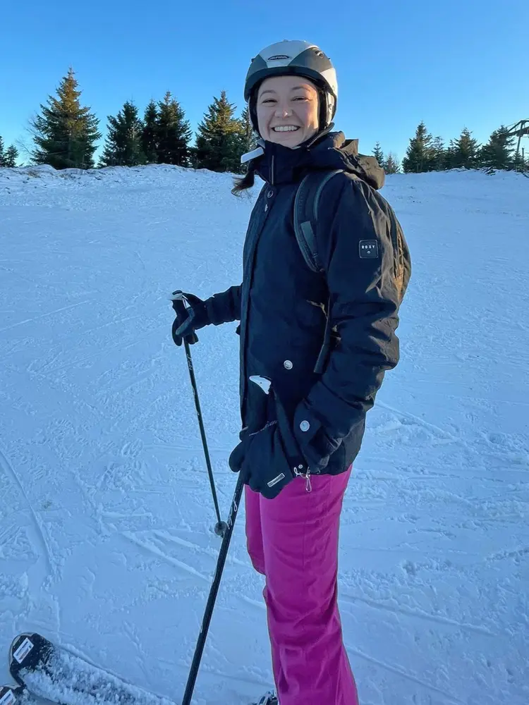 Laura Göppert beim Skifahren im Schwarzwald.