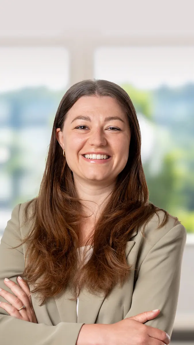 Laura Göppert, International Customer Care Manager, bei der Arbeit. 