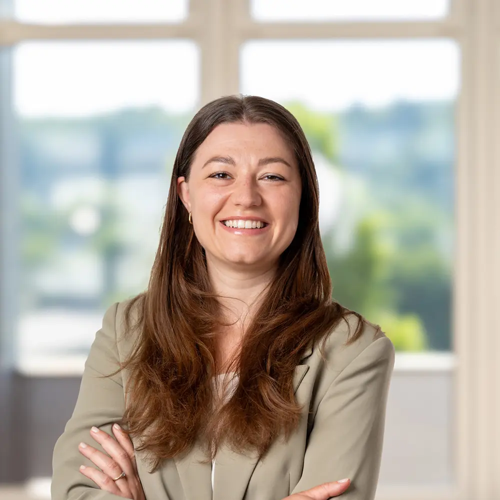 Laura Göppert, International Customer Care Manager, bei der Arbeit. 
