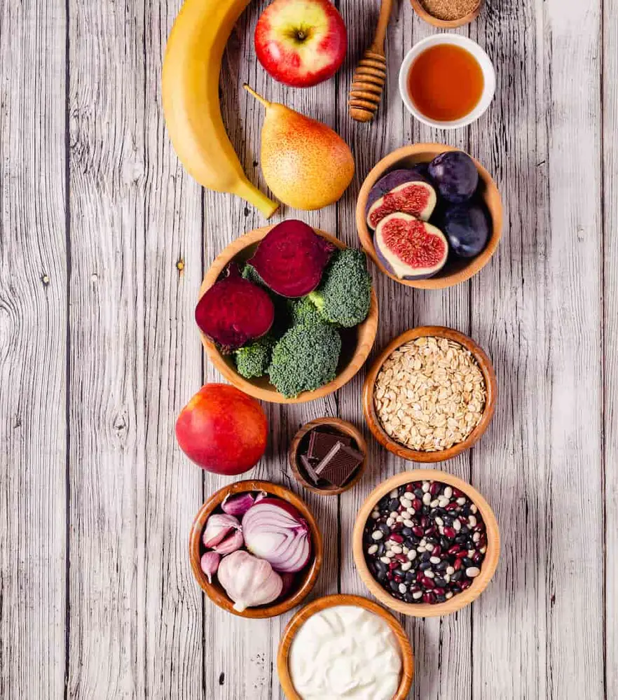 Para mantener un sistema digestivo saludable y un cuerpo en equilibrio, es fundamental comprender la distinción entre probióticos y prebióticos.